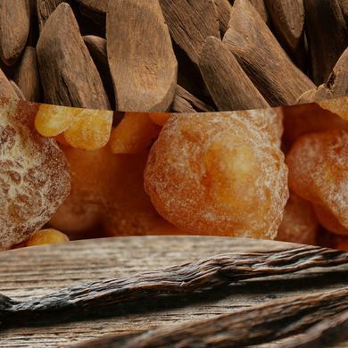 Ароматична свічка з нотами червоного дерева і евкаліпта Woodwick Mini Santal Myrrh 85 г