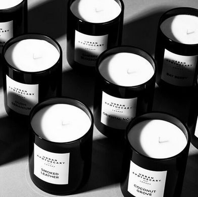 Ароматична свічка з ароматами квітів, прянощів та лісу Urban apothecary Oriental Noir 300 г